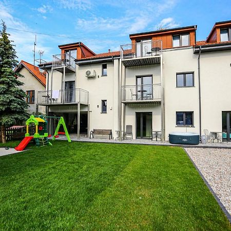 Apart Baltyk Pokoje & Apartamenty Łeba Dış mekan fotoğraf