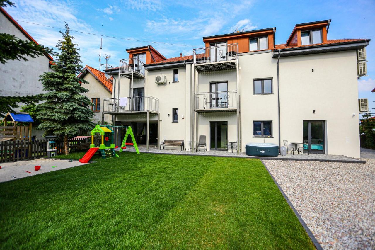 Apart Baltyk Pokoje & Apartamenty Łeba Dış mekan fotoğraf