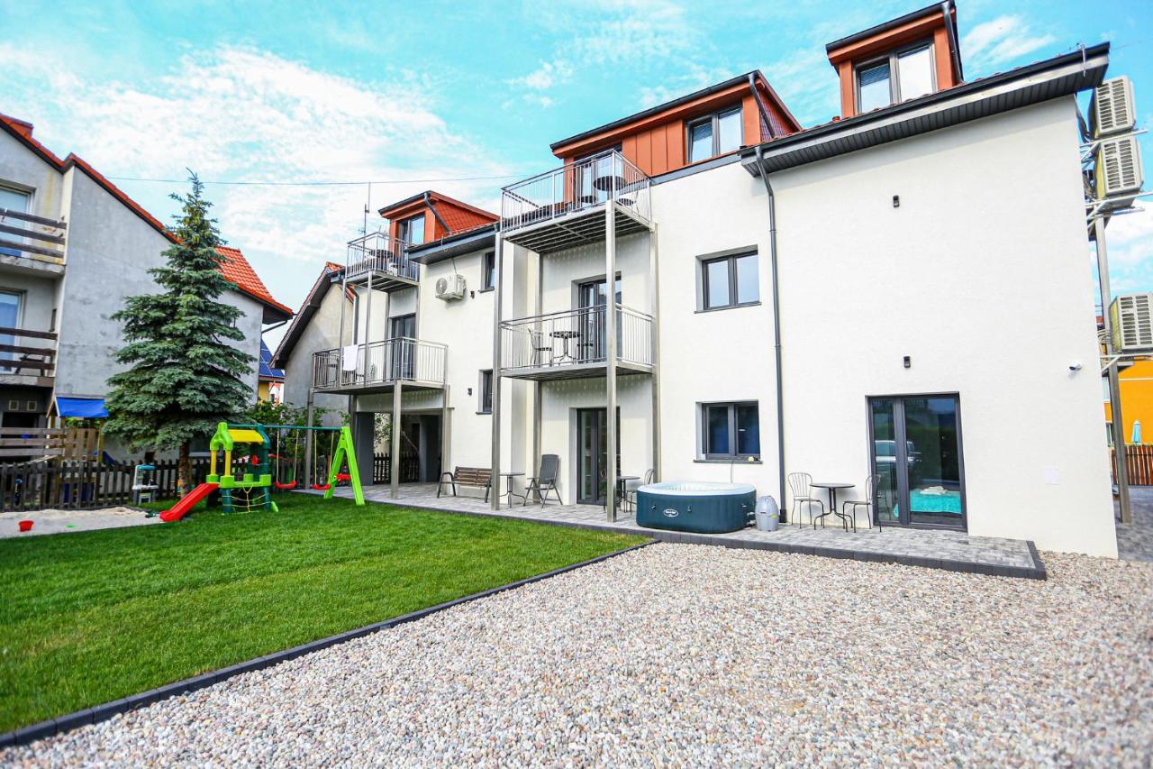 Apart Baltyk Pokoje & Apartamenty Łeba Dış mekan fotoğraf